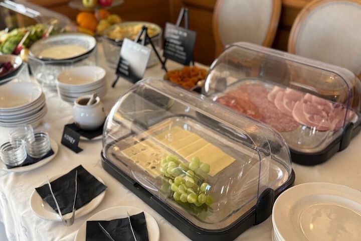 Dining 42 of 70