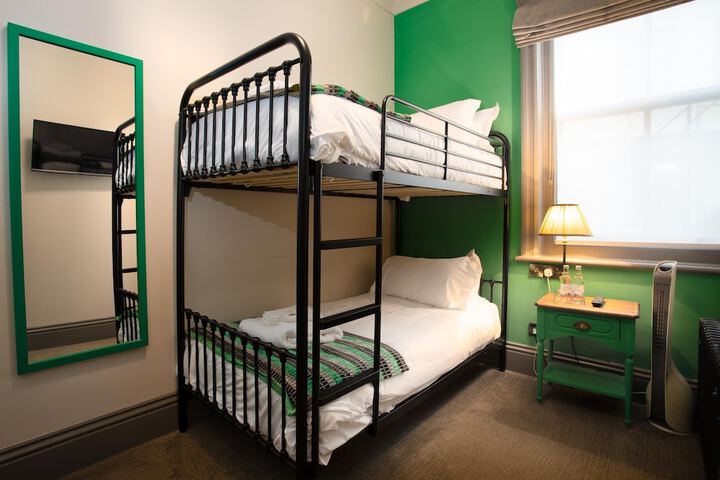 Room 6 of 34