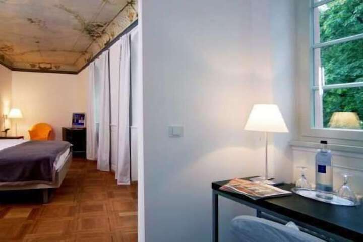 Room 17 of 90