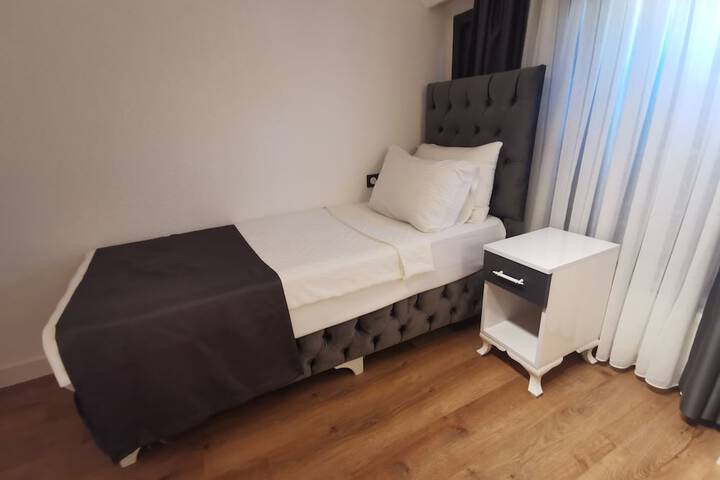 Room 6 of 85