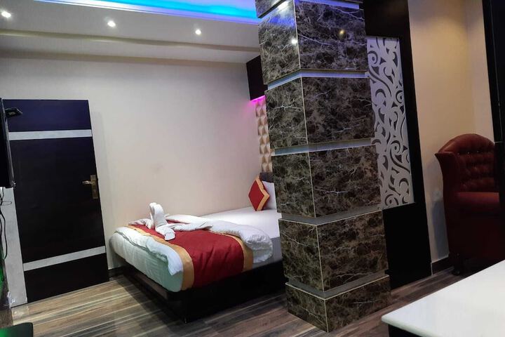 Room 12 of 36