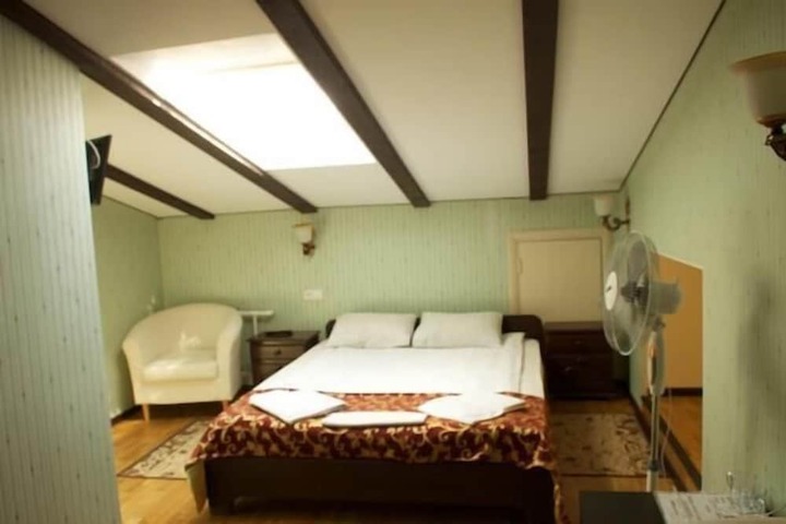 Room 26 of 61