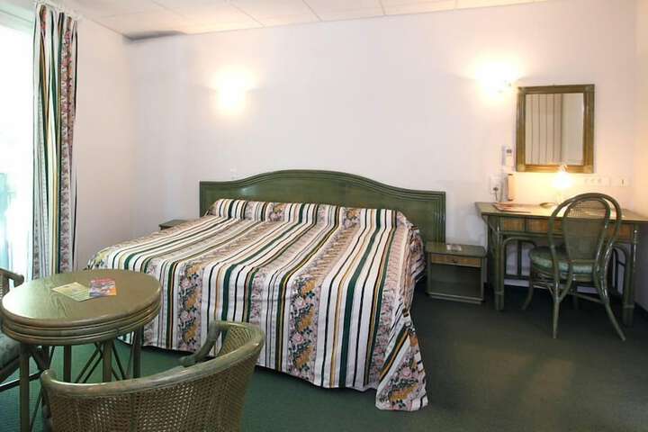 Room 3 of 16