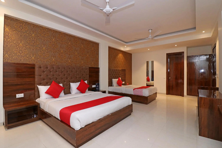 Room 4 of 17