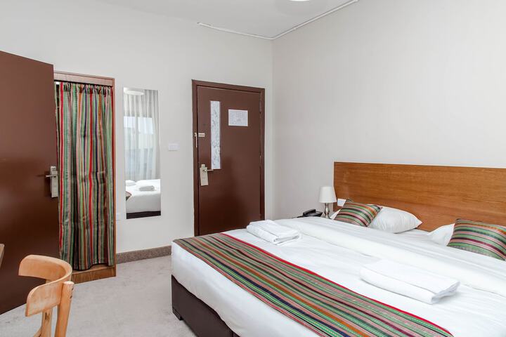 Room 7 of 34