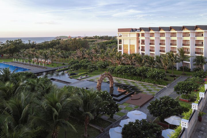Hotel Exterior 129 of 165