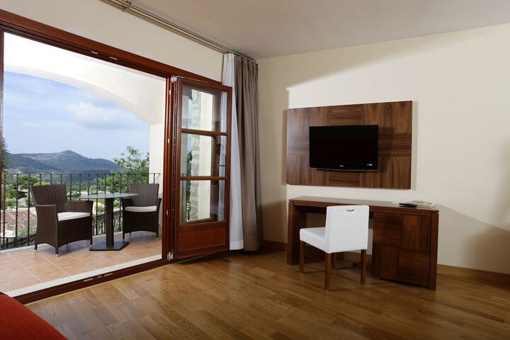 Room 8 of 72