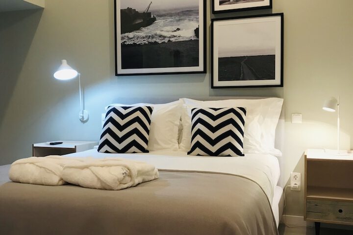 Room 9 of 104
