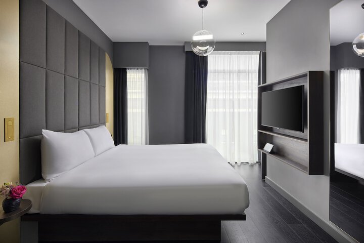 Room 9 of 90