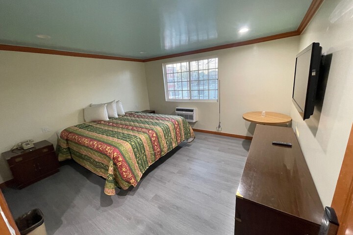 Room 1 of 10