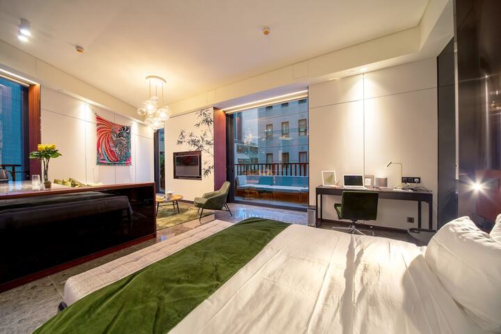 Room 16 of 35