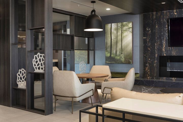 Lobby lounge