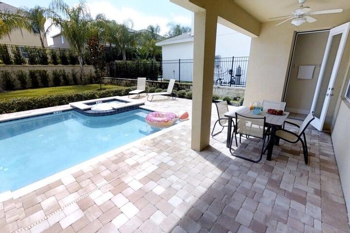 Pool 33 of 48