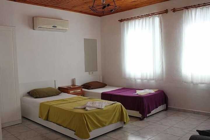 Room 9 of 25