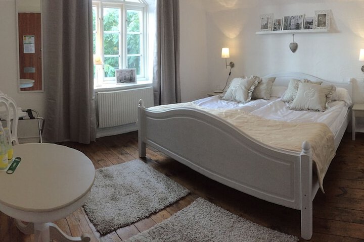 Room 3 of 52