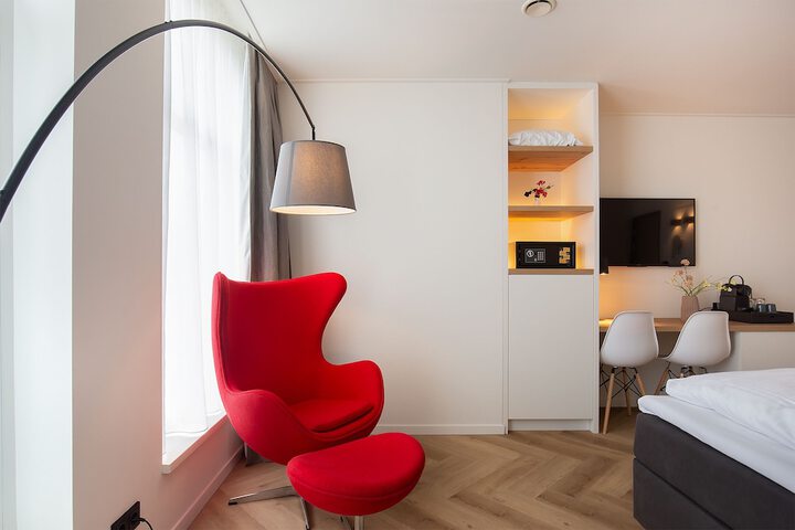 Room 27 of 49
