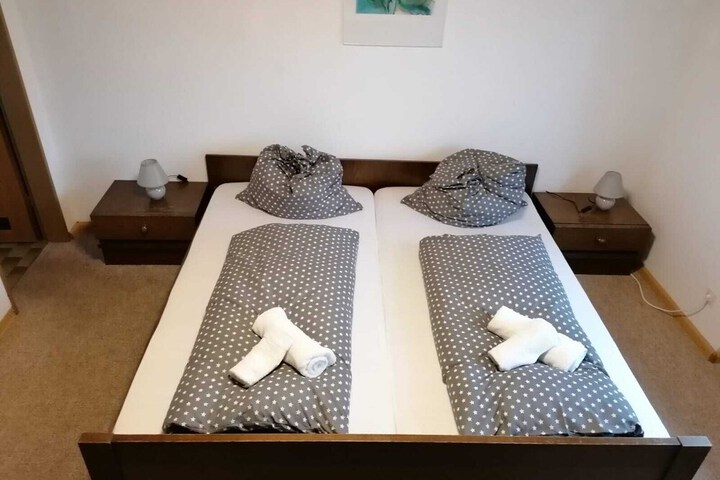 Room 4 of 10