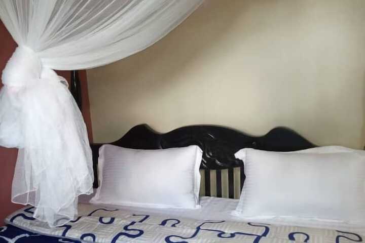 Room 10 of 11