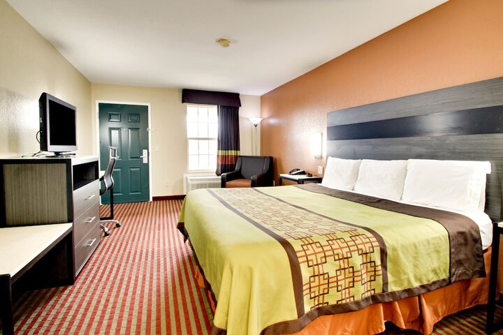 Room 10 of 18
