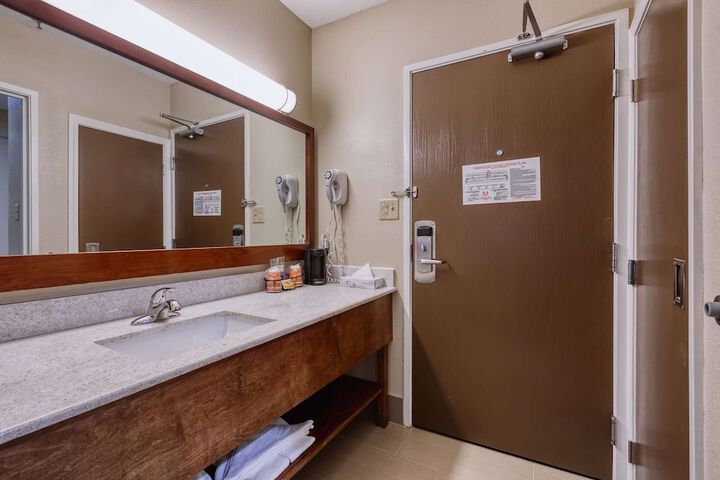 Room 25 of 68