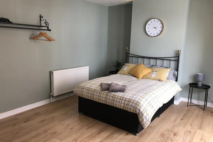 Room 5 of 11
