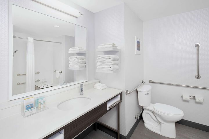 2 Queen Beds Hearing Accessible (4 of 5)