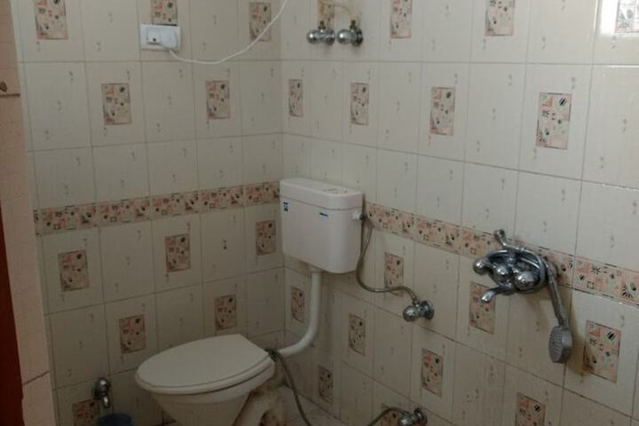 Room 10 of 13