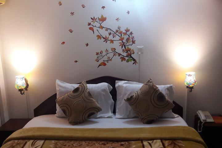 Room 10 of 33