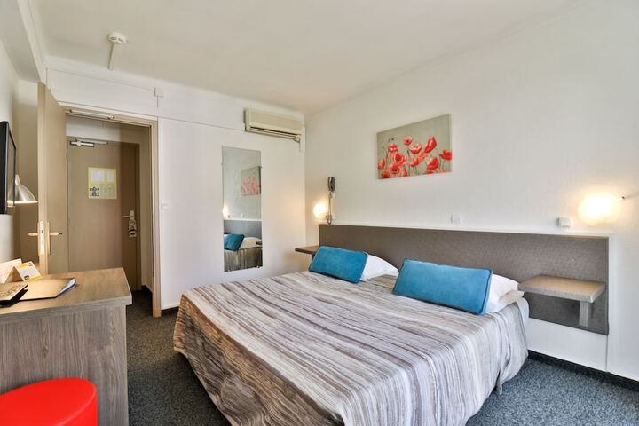 Room 10 of 48