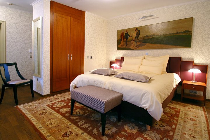 Room 3 of 66