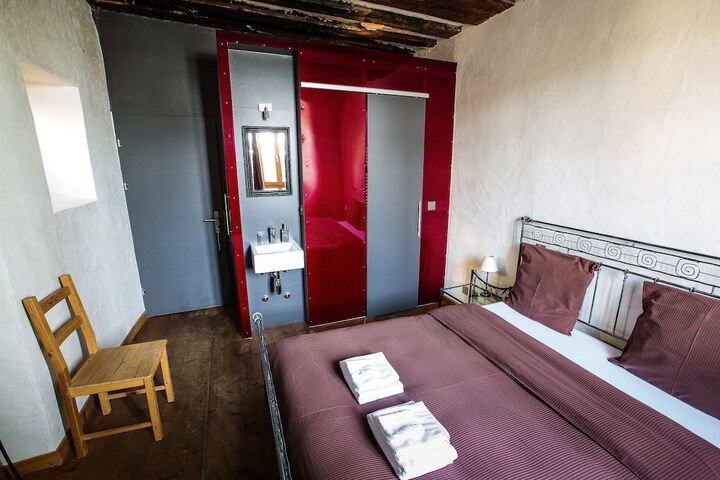 Room 6 of 72