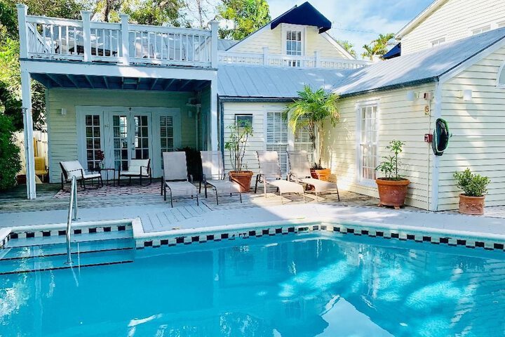 Hotel with Pool