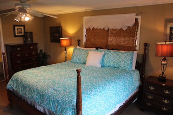 Room 28 of 243