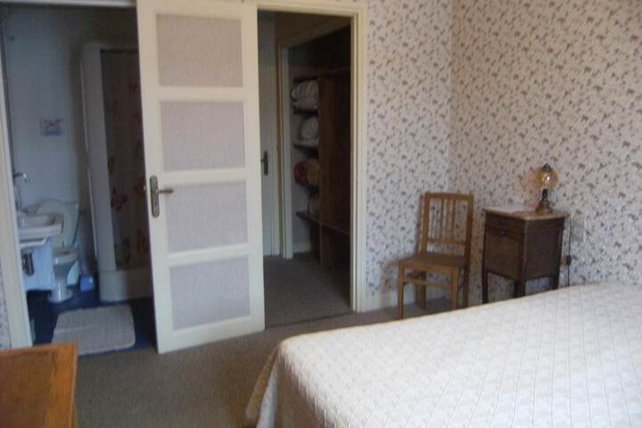 Room 27 of 53