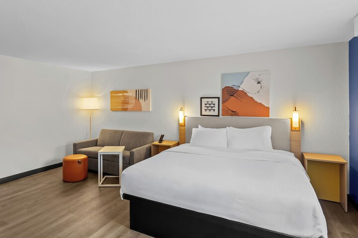 Room 14 of 30