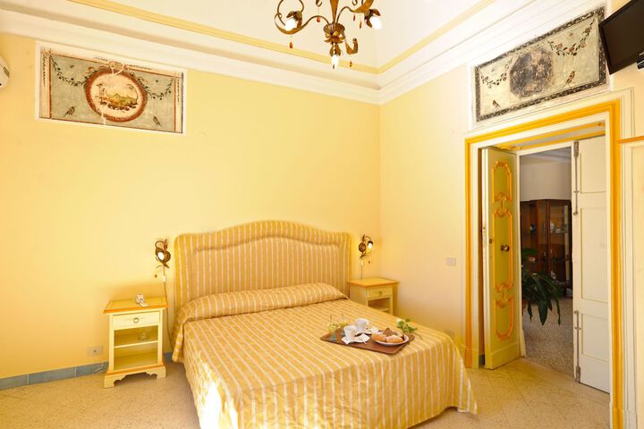 Room 4 of 37