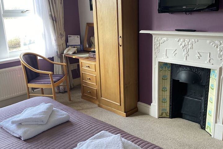 Room 8 of 33