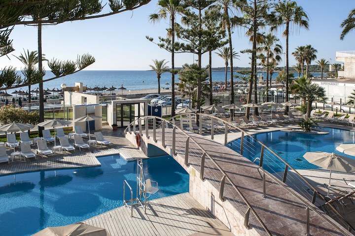 Pools & Facilities