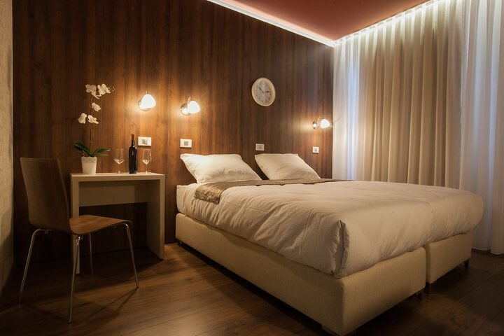 Room 6 of 20