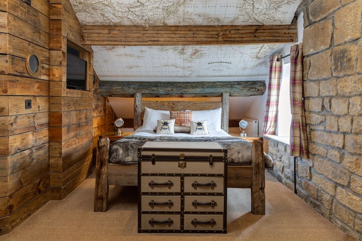 Room 4 of 36