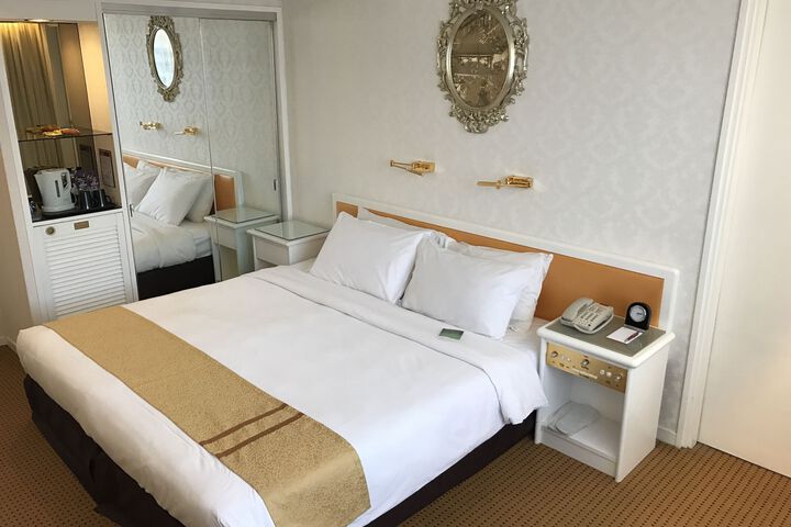 Room 28 of 117