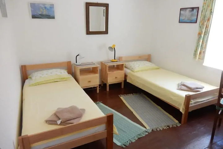 Room 3 of 8