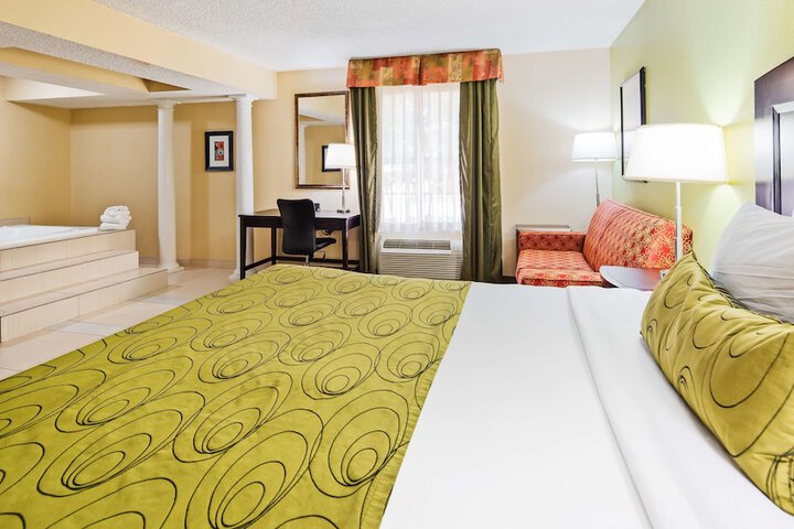1 King Bed (8 of 15)