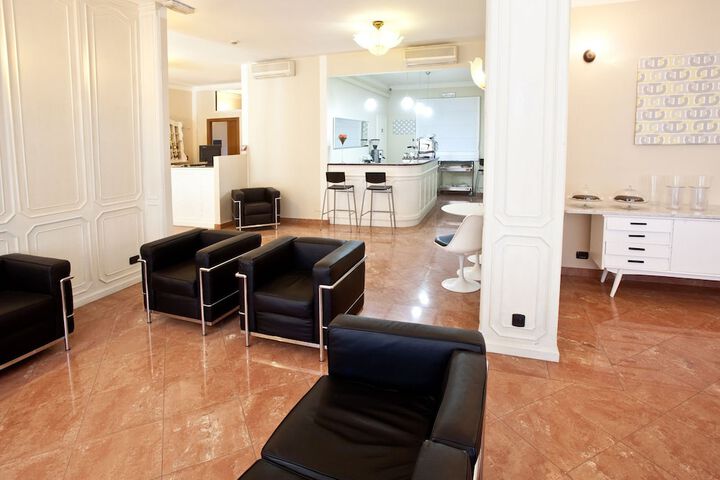 Entrance & Lobby