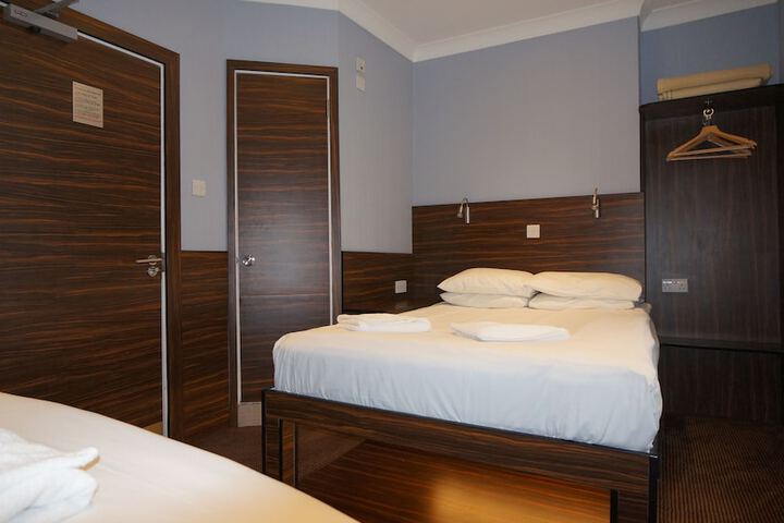 Room 32 of 67