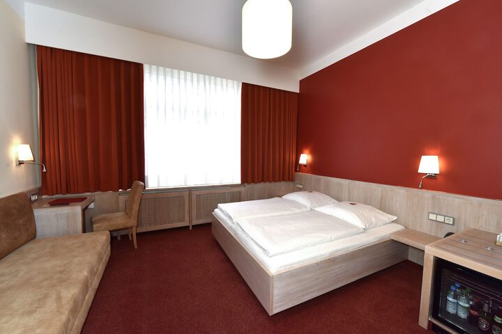Room 35 of 84