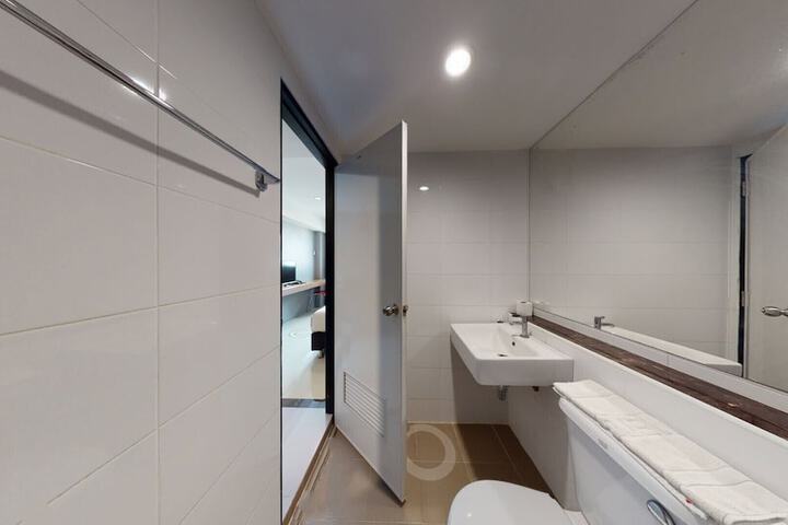 Room 105 of 181