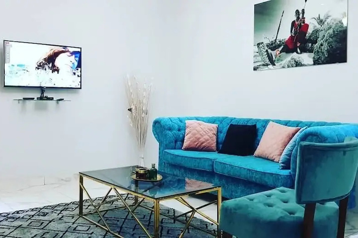 Room 5 of 12