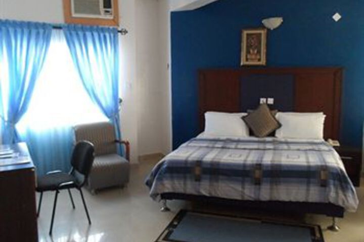 Room 5 of 18