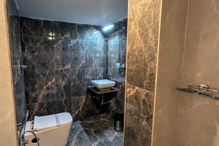 Room 13 of 22